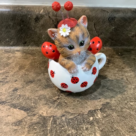 Collectors Ladybug Kitty Ornament. Sooo Sweet! - Picture 4 of 6